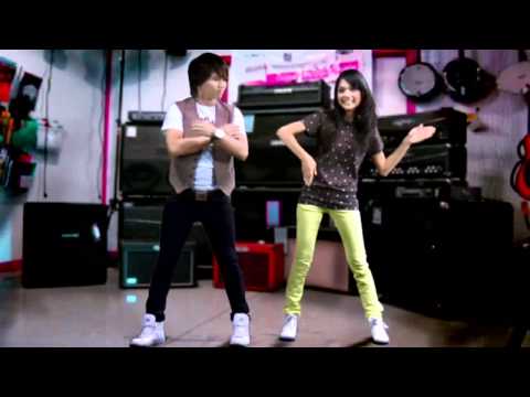 Liyana Jasmay - Aku Tak Percaya Cinta [Official Video]