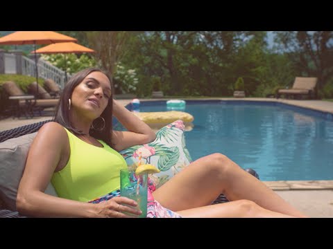 Renee Blair - Heatin' Up My Summer (Official Video)