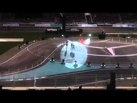 Marlon Roudette sings at Mercedes-Benz stars & cars