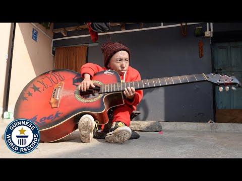 Life As The Shortest Man In The World! - Guinness World Records