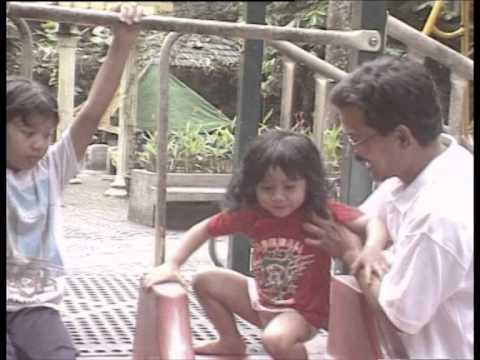 Uji Rashid & Hail Amir - Gurindam Ibu (Official Music Video)