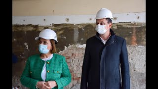 Увид во градежни активности во ОЈУДГ „Детелинка“ на министерката Шахпаска и градоначалникот Мицевски