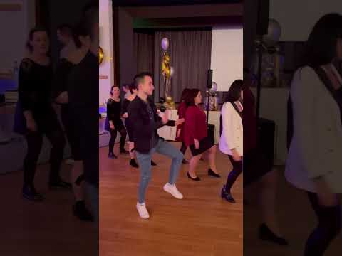 Dancing with my family is my favorite thing to do ❤️ #jerusalema #flashmob #linedance #ballidigruppo