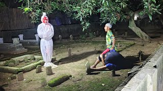 Download lagu Pocong Lucu !!! Ganggu Peziarah Kubur || Prank Paling Lucu Di Indonesia mp3 Download lagu Pocong Lucu !!! Ganggu Peziarah Kubur || Prank Paling Lucu Di Indonesia mp3