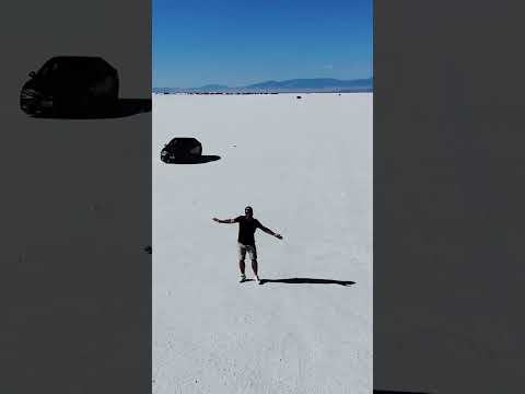 Captivating Landscape of Utah’s Bonneville Salt Flats 🇺🇸 #bonneville #saltflats #utah