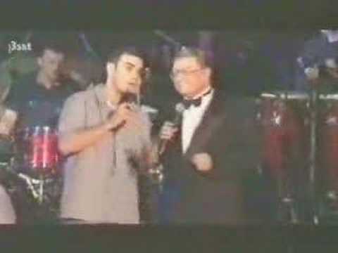 Robbie Williams singing That's Life with his dad