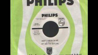 Kit and the Outlaws - Don't tread on me - Midnight hour - 60s Garage.wmv