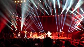 Blister in the Sun (Violent Femmes cover) by Kenny Chesney live at Wildwood 6/20/12