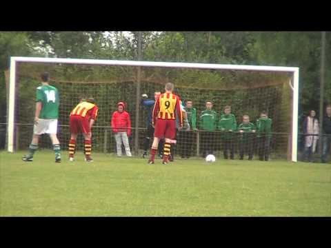 Marijn van Rooij scoort de 0-1 voor Vessem tegen Dosko '32