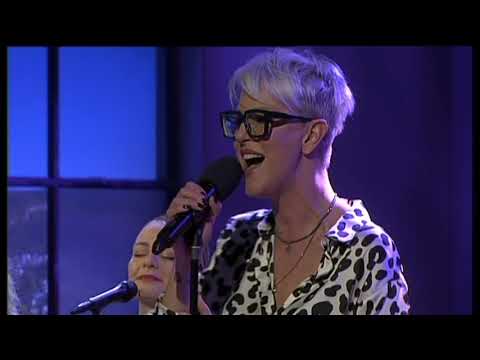 Tijana Dapčević & Bend MPBHRT - Ljubi, ljubi doveka // live @konacnopetak