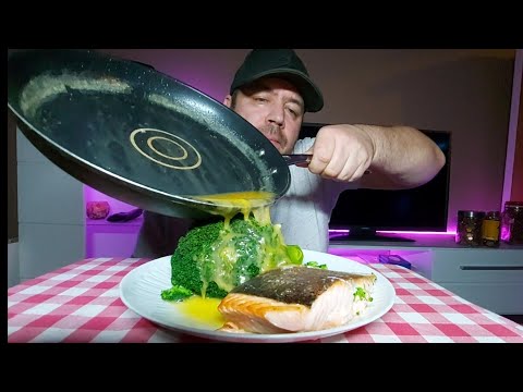 Wildlachs mit Zitronen Butter Soße  (Lachsfilet mit Haut saftig und knusprig braten)