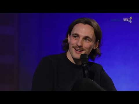 Das Blaue Sofa mit Kaleb Erdmann