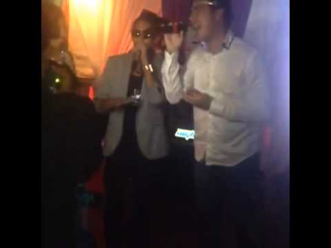 Omar koonze Con Adolflow_vzla cantándole ‪#‎Princesa‬ en Unos 15 años