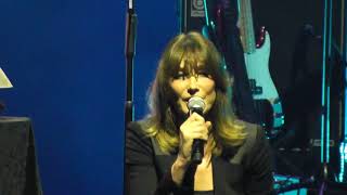 Carla Bruni - J&#39;Arrive A Toi HD Live From Istanbul 2017