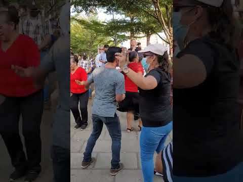 el negro pela su masorca #plazalibertad