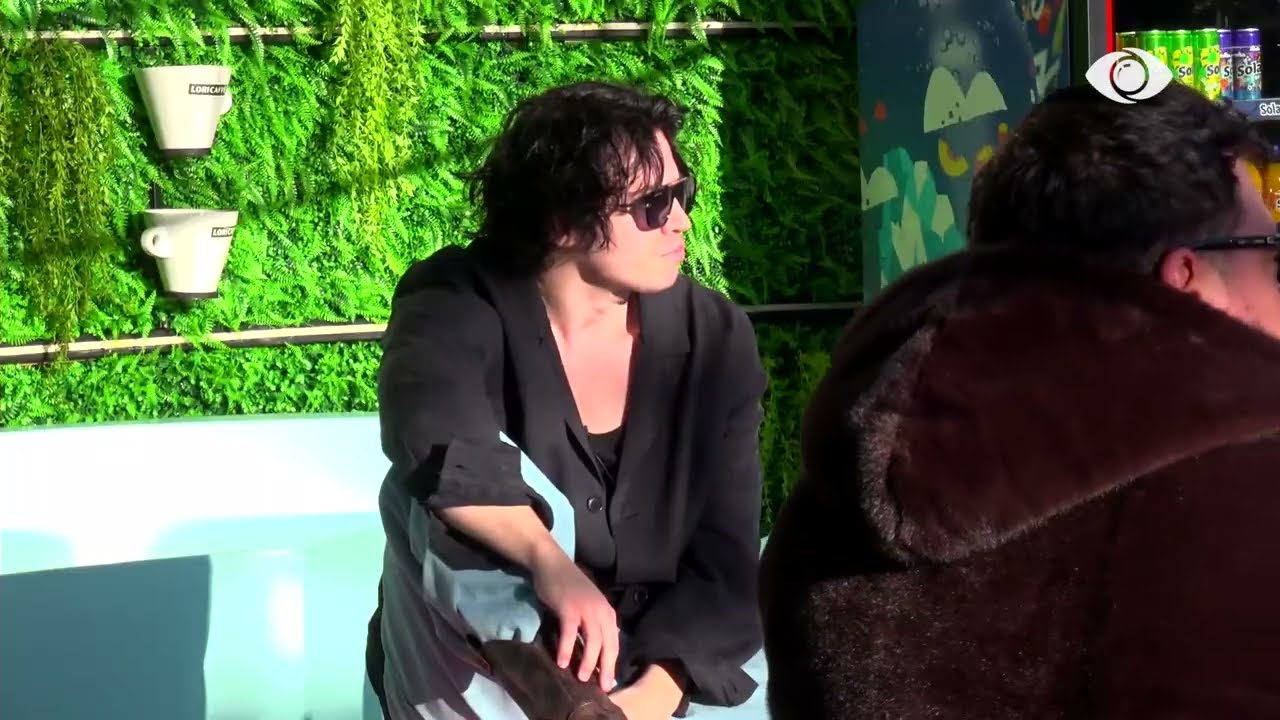 Asnjëherë nuk i dihet, lëshoji grepat/ Stine dhe Mal bisedojnë në oborr: Më mirë të kesh situata