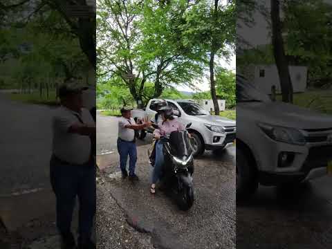 Ayudando a vender maní a un abuelito - Yopal Casanare Colombia