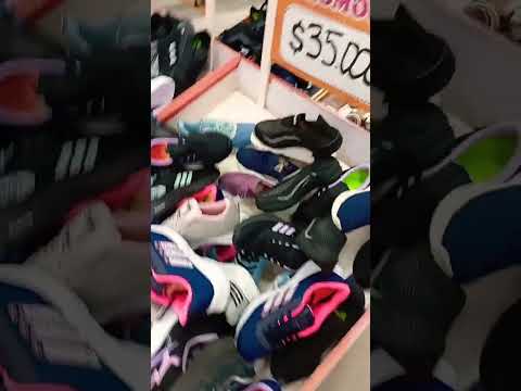 zapatos para el que quiera baratos en el banco Magdalena 😄