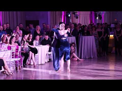  Juan Manuel Rosales  and  Liza Rosales  are  dancing  to  the  tango  "  El Olivo  "  by  Juan D'Arienzo  at  La Boca Tango Festival  in  2021