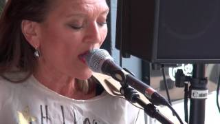 Hanne Lynge: Flying Free