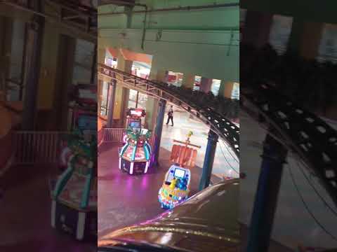 Montanha-russa sem fim do Micronesia Mall