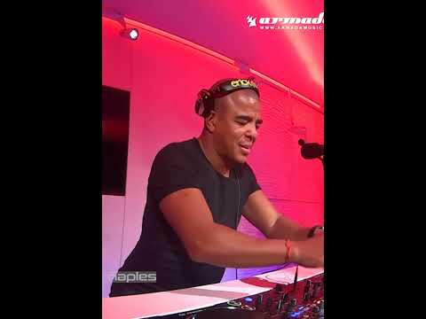 Erick Morillo  mashup live ''Red Carpet - Alright ''
