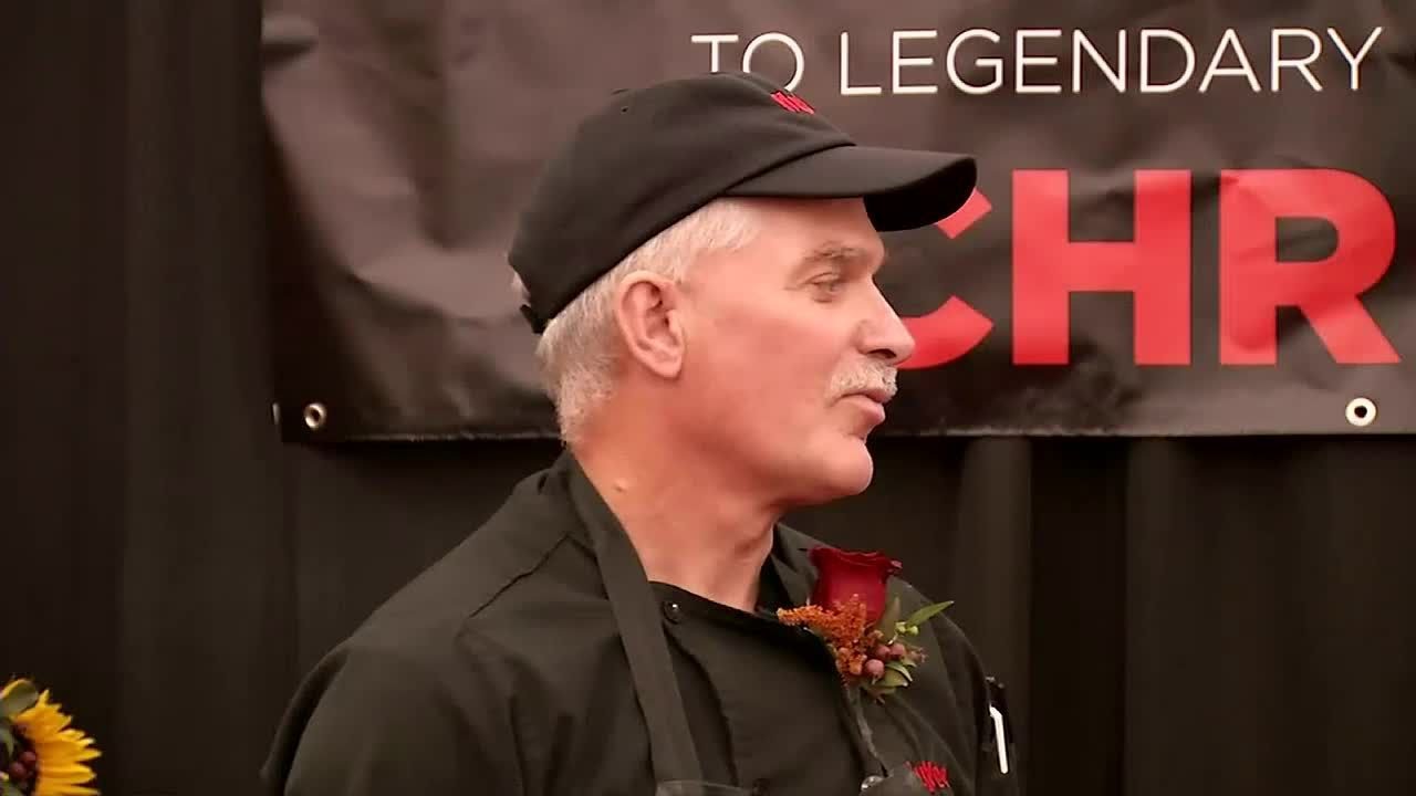 Iowa City Hy-Vee employee honored with 'Legendary Customer Service' award