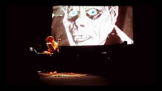 Boom Boom Kid - surfeando sobre la gente