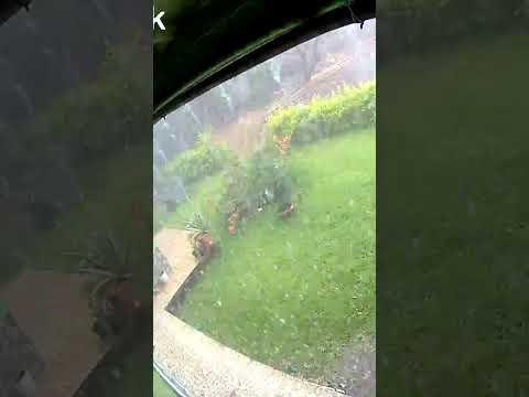 una Rica lluvia en El Salvador El Refugio Ahuachapán