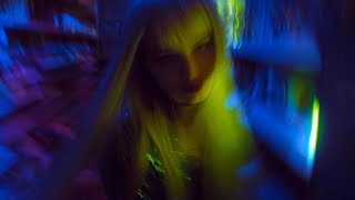 Stevie R & Parisinos – Egal (feat. Ellivia)