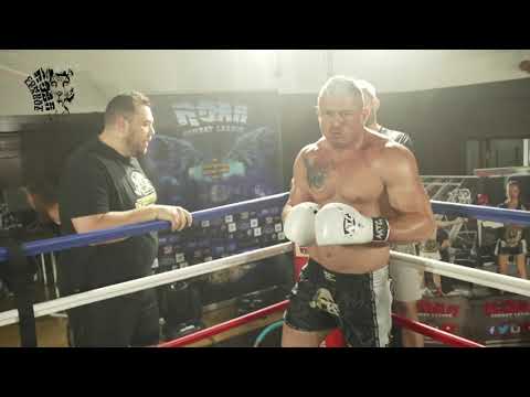 Simeon Powell  vs Tom Watson roar 19