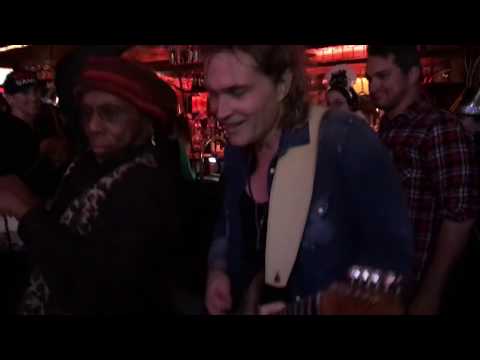 Philip Sayce.  Auld Lang Syne.  Cinnamon Girl.  New Years Eve. 2018.