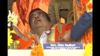 Union Minister Nitin Gadkari falls unconscious during national anthem in Maharashtra