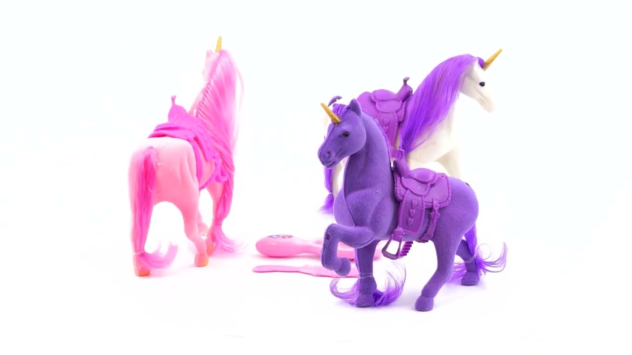 Unicorn Stable with Three Unicorns and Accessories