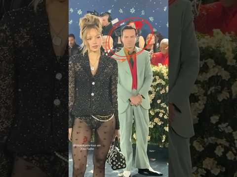 Lisa at Met Gala is the focus of everyone's attention!! 😌😝 #blqckpink #lisa