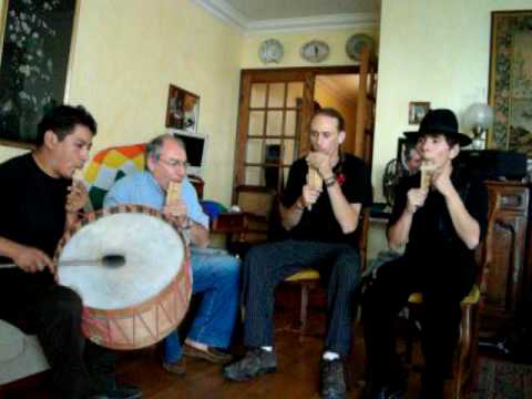 Sikuris de Paris con AYARACHIS (La Paz - Bolivia)