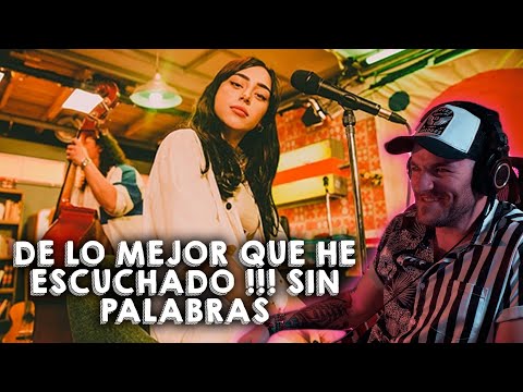 AMERICANO pierde la cabeza con Nicki Nicole: Tiny Desk