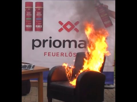 Priomaxx Feuerlöscher-Spray löscht ein Sessel