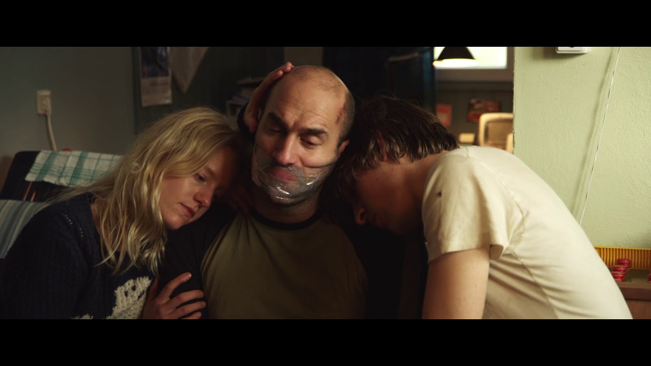 Miniature de la vidéo Mon frère s'appelle Robert et c'est un idiot - Bande Annonce VOST du film Mon frère s'appelle Robert et c'est un idiot