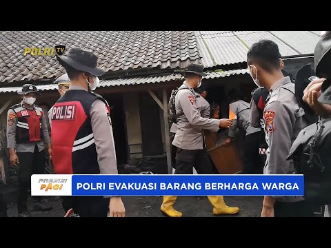 PERSONEL GABUNGAN POLRES LUMAJANG PINDAHKAN BARANG BERHARGA MILIK PENGUNGSI SUMBERSARI