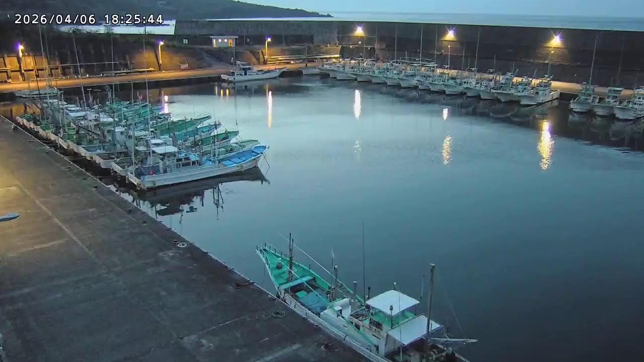 神湊漁港（八丈島）