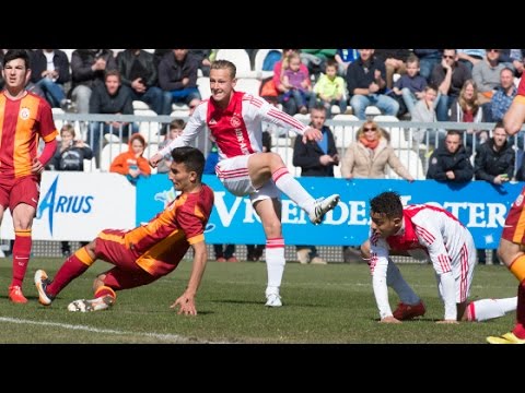 Ajax B1 door na zege op Galatasaray