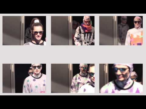 KRIZIA ROBUSTELLA 'THE HOT SNOW PATROL' BACKSTAGE