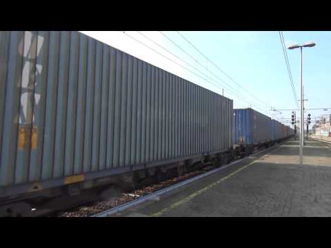 E 652 026 IN TRANSITO CON CONTAINER A MILANO LAMBRATE. 26 - 9 - 2015.