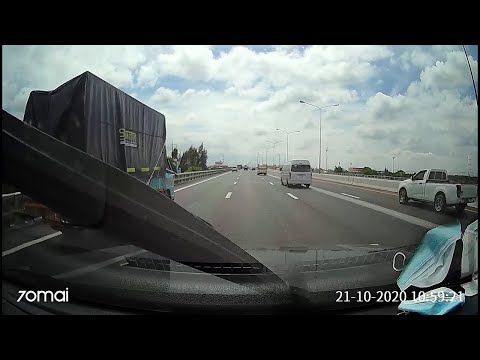 Stray Tire Stops Car in Middle of Freeway || ViralHog