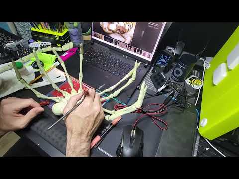 Alien Face hugger 3D printed and paint