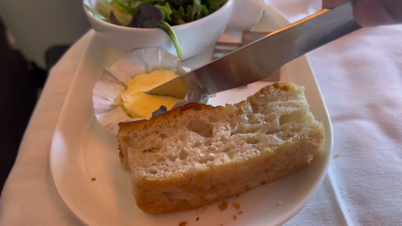 Qantas Airways International Business Lounge