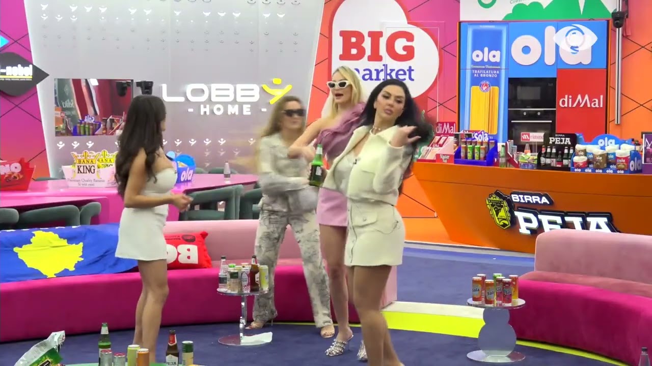 Vajzat shijojnë atmosferën në ‘Living’, Miri kërcen vetëm në dhomën e gjumit