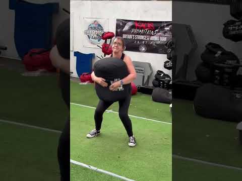 SANDBAG LOADING - grip the equator of the bag for maximum grip #strongman