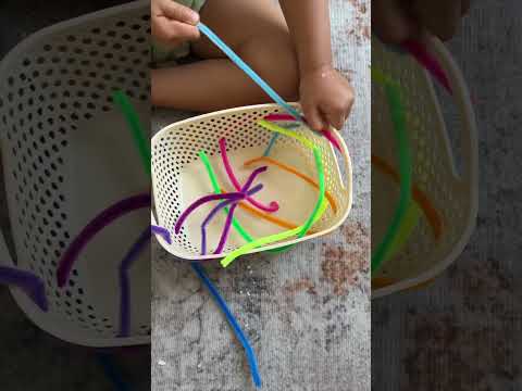 Coba deh aktivitas seru dengan pipa pembersih, anak bisa asah motorik halus sambil bermain! 🌈✨
